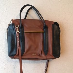 Pour La Victoire Leather Purse